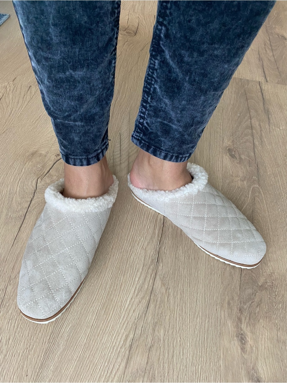 Bernardo shearling lined quilted suede mules slides new in box 6.5